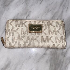 Micheal Kors wallet
